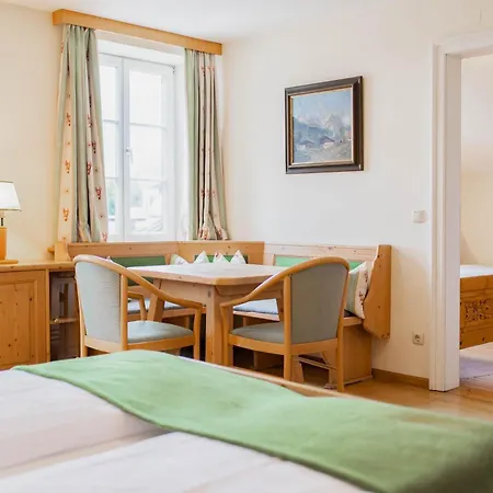 Zur Post Otel