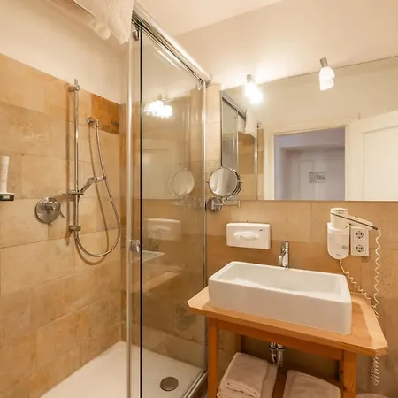 Otel Zur Post 4*