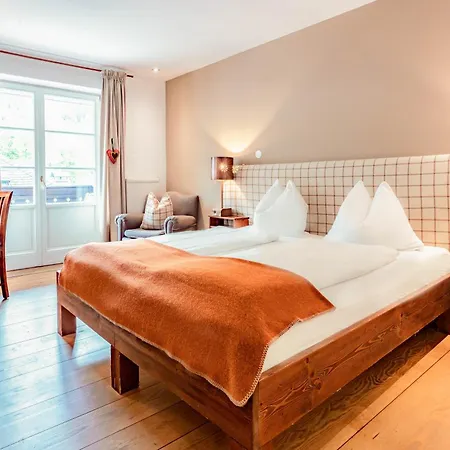 Otel Zur Post Sankt Gilgen