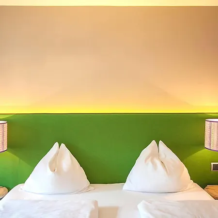 Zur Post Hotel 4*